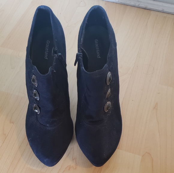 Velvet booties fits small - Picture 2 of 4